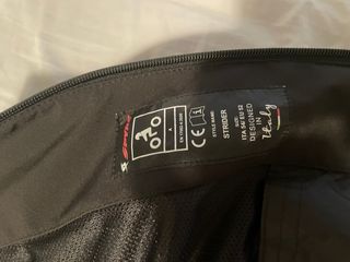 Chaqueta de moto negra spike