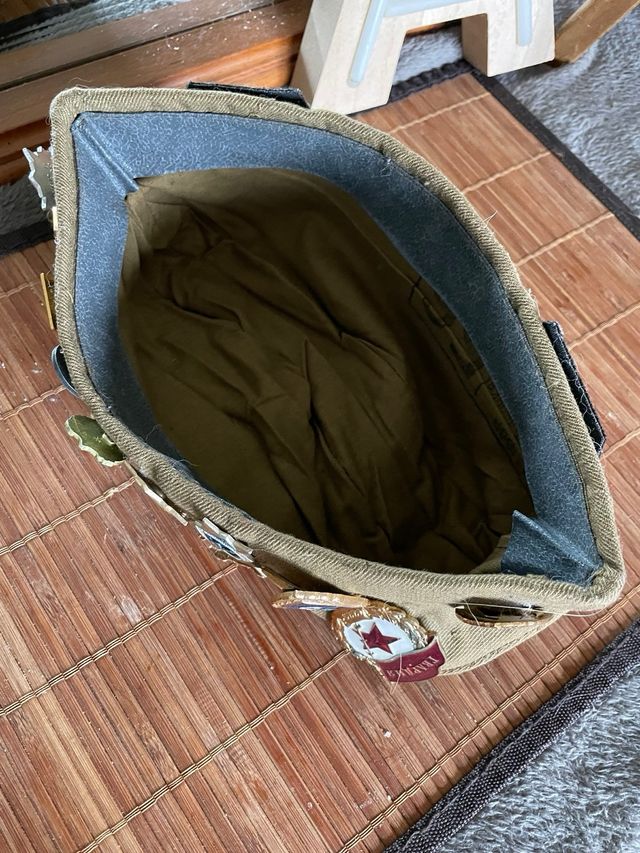 Gorro Militar Soviético con Insignias