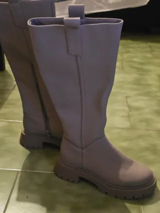 Botas altas grises verdosas