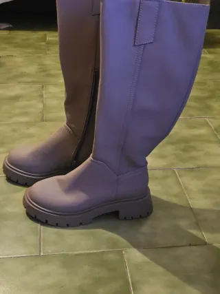 Botas altas grises verdosas