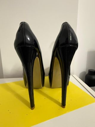 Zapatos de tacón negros charol
