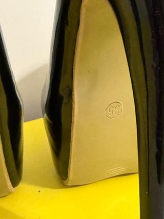 Zapatos de tacón negros charol