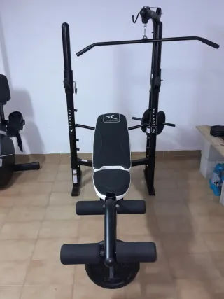 Banco de musculación con polea
