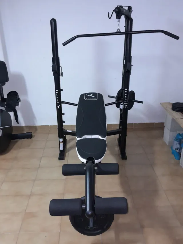 Banco de musculación con polea