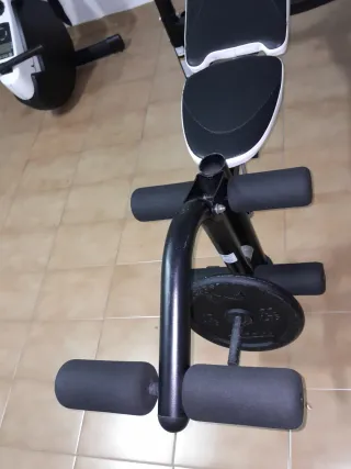 Banco de musculación con polea