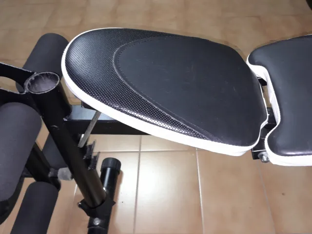 Banco de musculación con polea