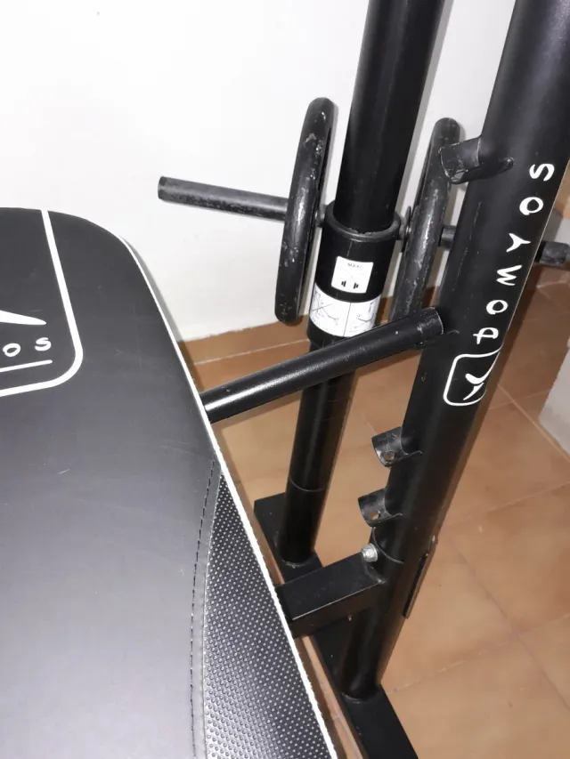 Banco de musculación con polea