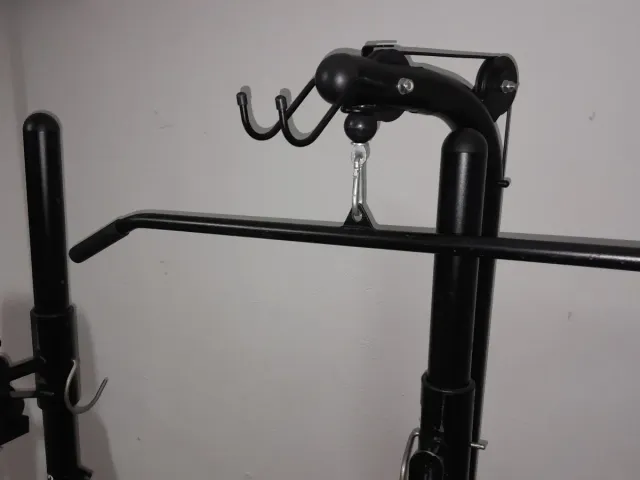 Banco de musculación con polea