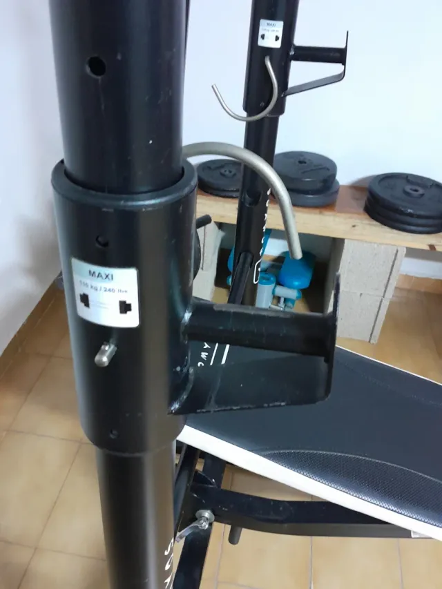 Banco de musculación con polea