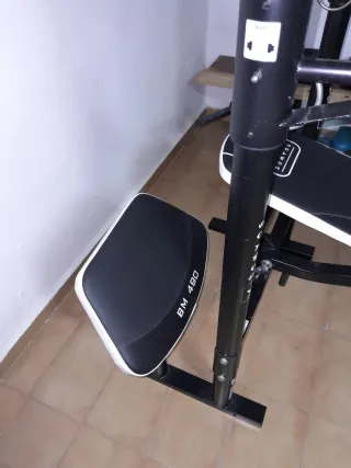 Banco de musculación con polea