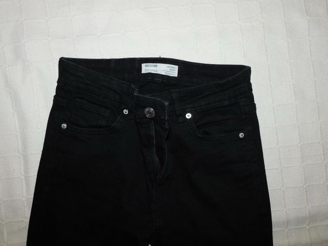 Pantalón vaquero negro con rotos