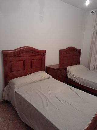 Dormitorio completo dos camas individuales y/o mat