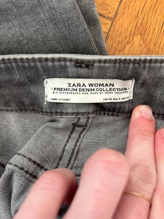 Pantalones pitillo grises