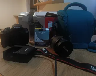 Cámara Canon EOS 2000D + Accesorios