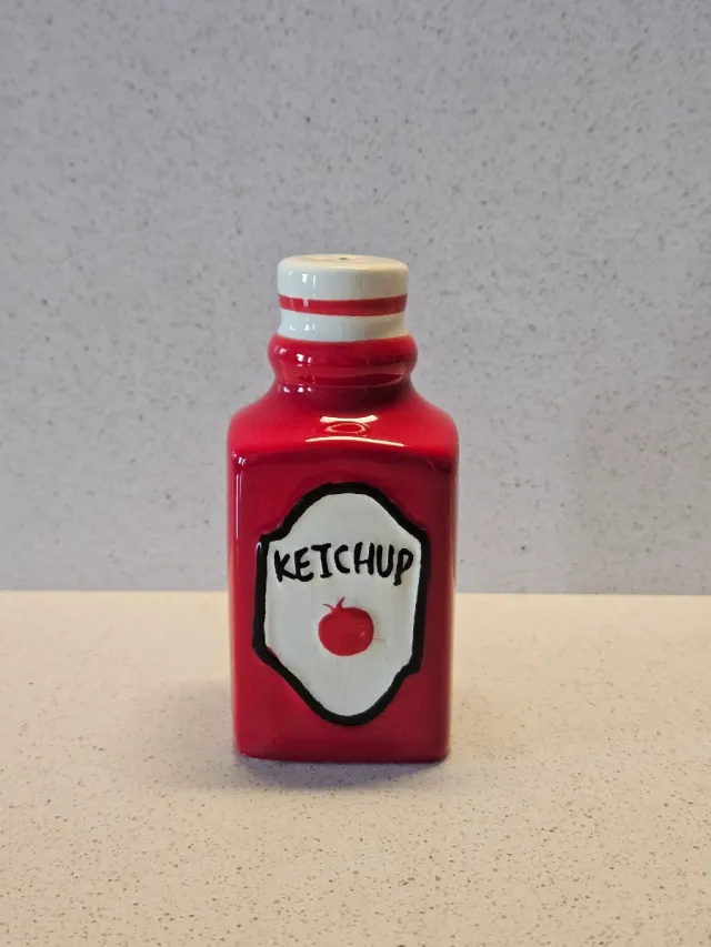 Salero o pimentero ketchup