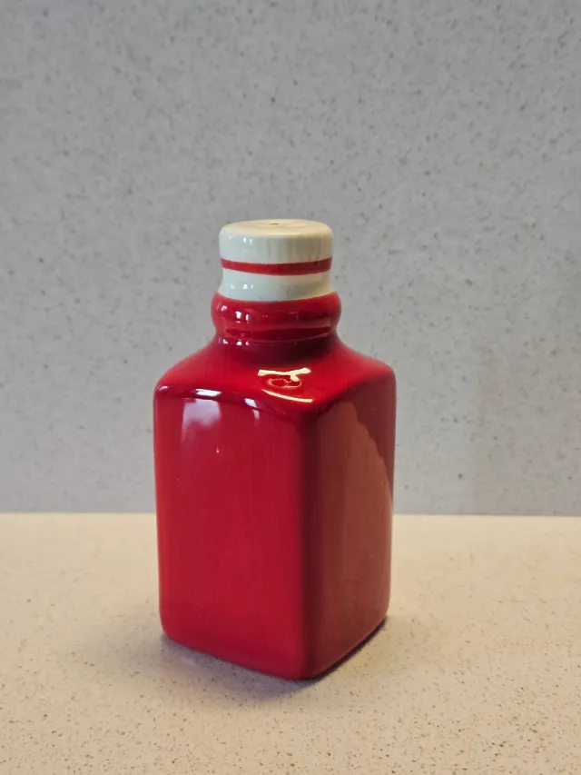 Salero o pimentero ketchup