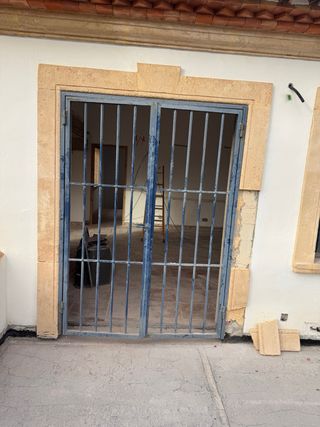 Reja de hierro macizo para puerta exterior