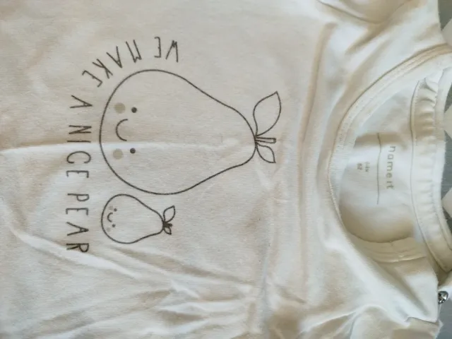 Conjunto Name it bebé 2-4m body pantalón calcetín