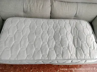 Lote para cuna: colchón y ropa de cama. Ikea LEN.