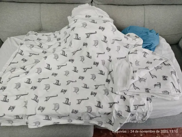 Lote para cuna: colchón y ropa de cama. Ikea LEN.