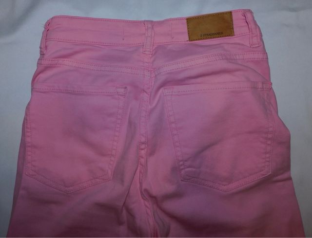 Pantalón vaquero rosa flare
