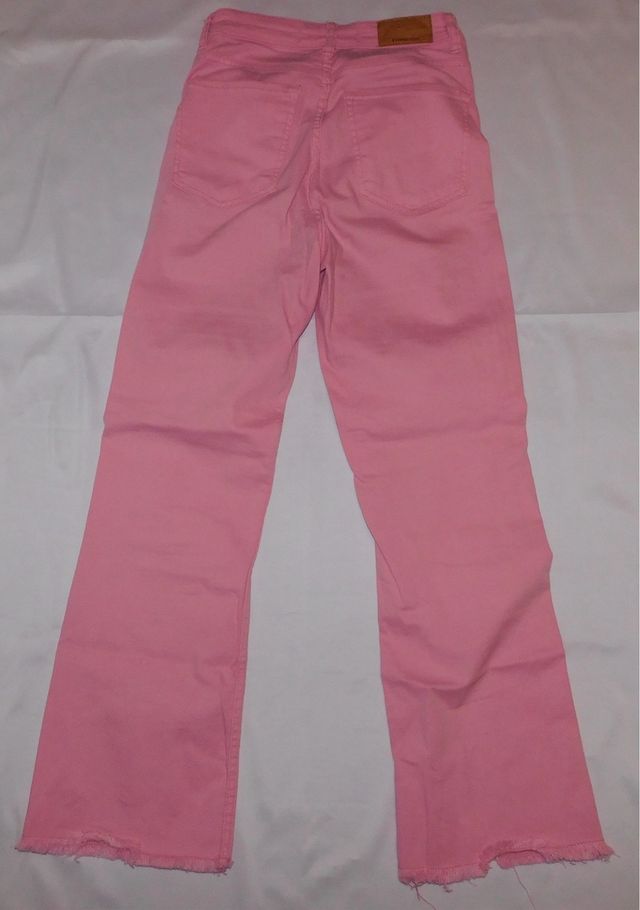 Pantalón vaquero rosa flare