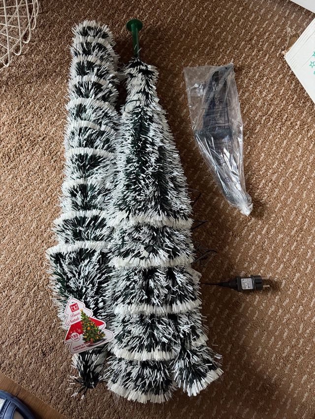 Albero Natale con luci integrate mai usato 180 cm