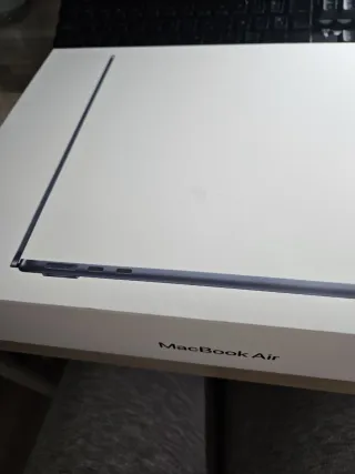 NUEVO - MacBook Air 13' M4