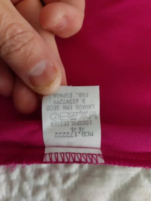 Vestido elegante color buganvilla con volantes