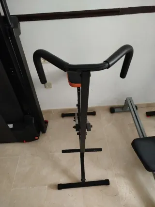 Bicicleta estática gimnasio