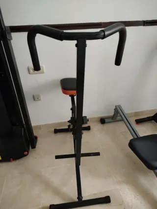 Bicicleta estática gimnasio