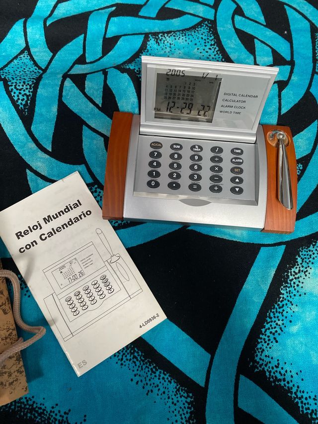 Reloj Mundial Digital con Calendario