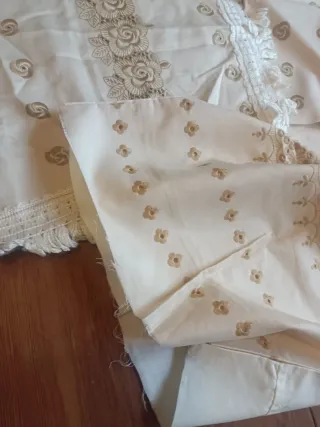 Fundas cojín beige y marrón con flores