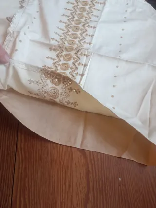 Fundas cojín beige y marrón con flores