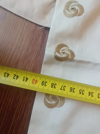 Fundas cojín beige y marrón con flores