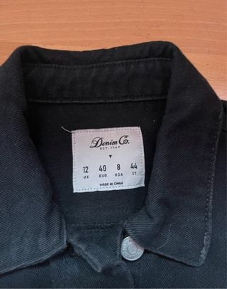 Chaqueta vaquera negra con flecos