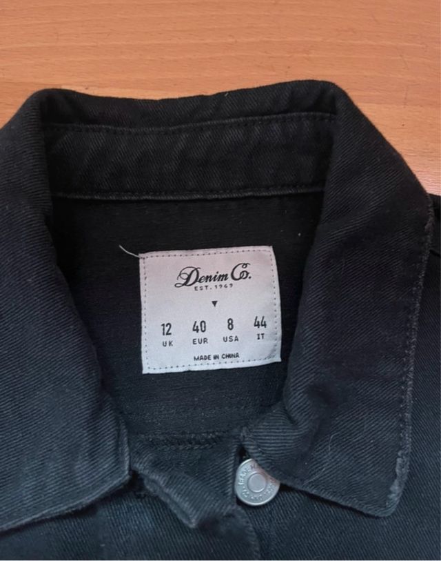 Chaqueta vaquera negra con flecos