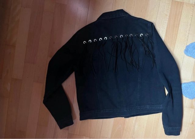 Chaqueta vaquera negra con flecos