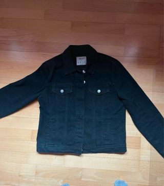 Chaqueta vaquera negra con flecos