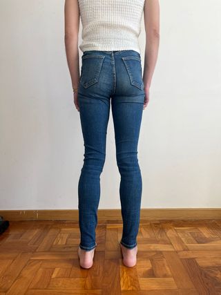 Pantalones tejanos pitillo azules