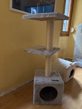 Albero per gatti con casa e tiragraffi