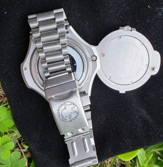 Reloj Hunting World sportabout con brújula, acero.