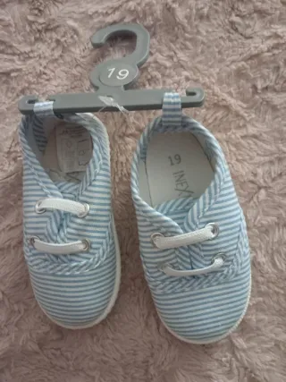 Sapatilhas de bebé tamanho 19