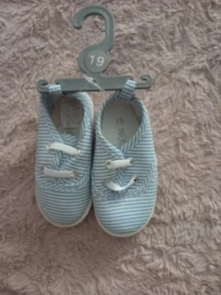 Sapatilhas de bebé tamanho 19