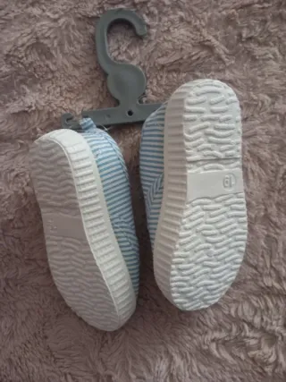 Sapatilhas de bebé tamanho 19