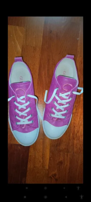 Zapatillas Guess rosas