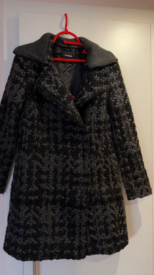 Abrigo Desigual Mujer Negro y Gris