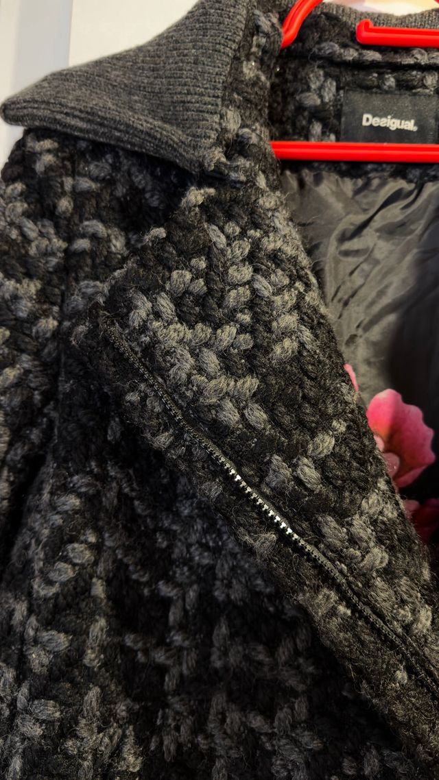 Abrigo Desigual Mujer Negro y Gris