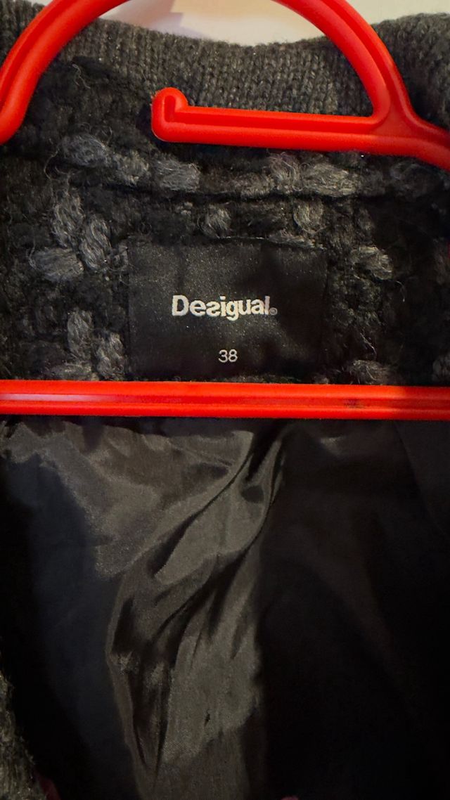 Abrigo Desigual Mujer Negro y Gris