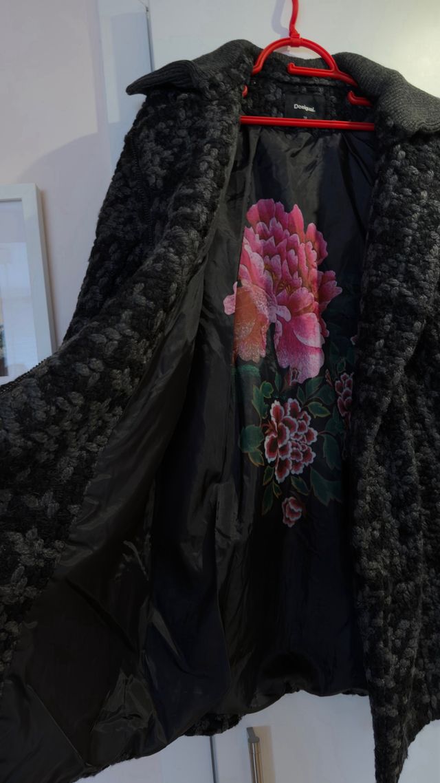 Abrigo Desigual Mujer Negro y Gris